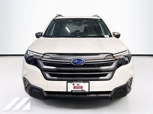 Used 2025 Subaru Forester Premium AWD/4WD image 2