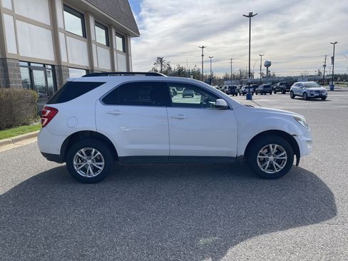 Used 2017 Chevrolet Equinox LT w/ Convenience Package AWD/4WD image 3