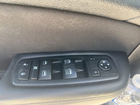 Used 2015 Chrysler 200 Limited w/ Convenience Group image 11