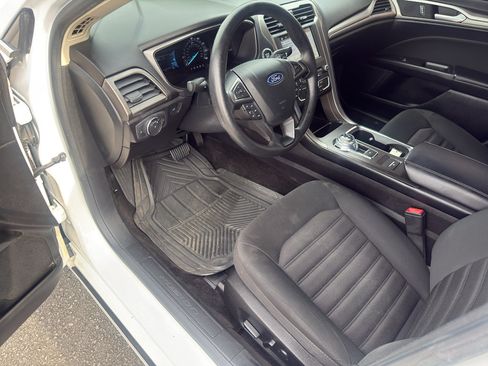 Used 2018 Ford Fusion SE w/ Fusion SE Technology Package FWD image 13
