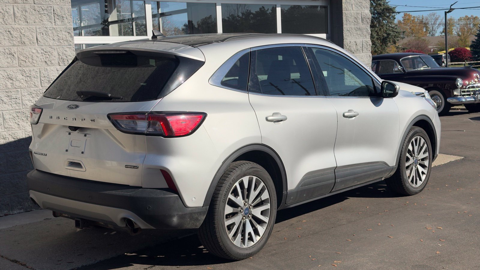 Used 2020 Ford Escape Titanium w/ Titanium Premium Package 2.0 AWD/4WD image 6