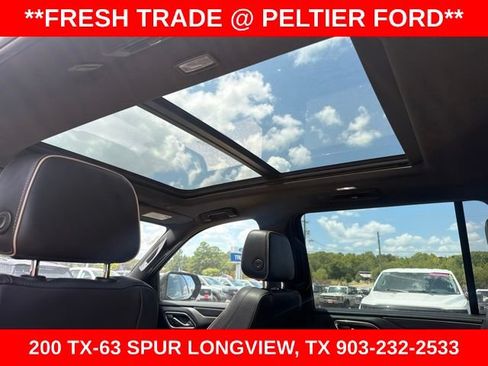 Used 2023 GMC Yukon XL SLT AWD/4WD image 16