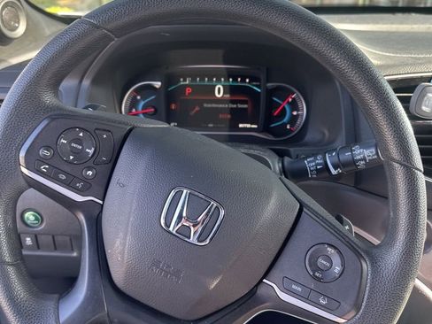 Used 2022 Honda Pilot Sport image 11