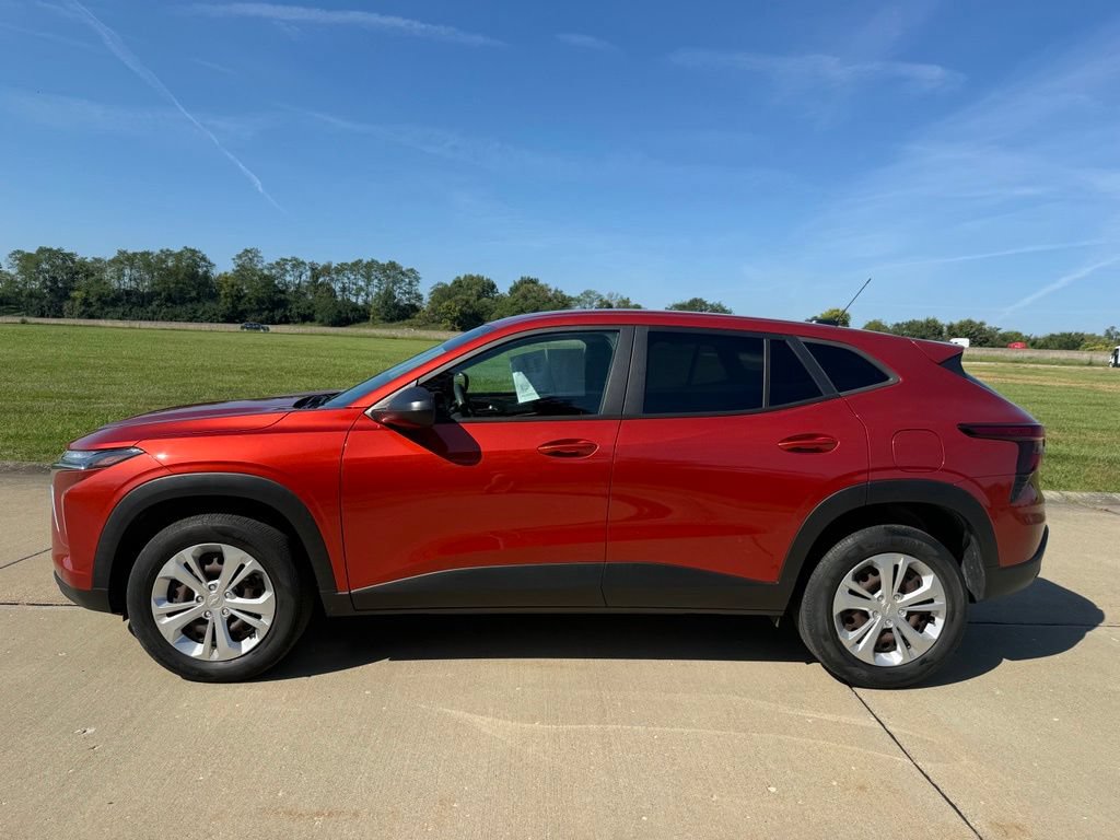 Used 2024 Chevrolet Trax LS FWD image 8