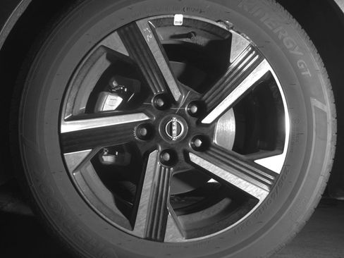 Used 2025 Nissan Sentra SV FWD image 15