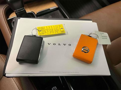 Used 2022 Volvo XC90 T6 Momentum w/ Climate Package image 37