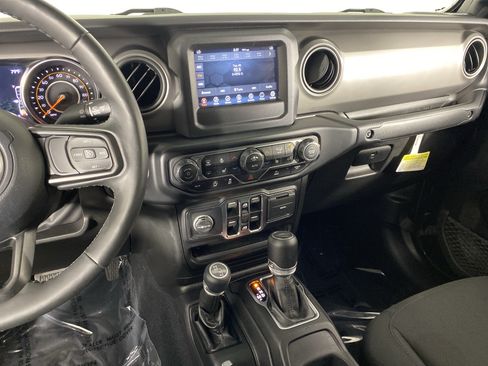 Used 2022 Jeep Gladiator Mojave AWD/4WD image 26