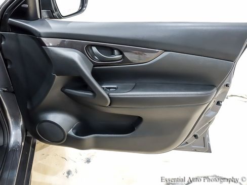 Used 2019 Nissan Rogue S image 27