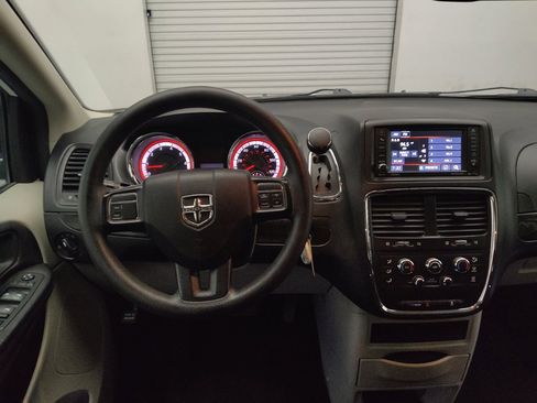 Used 2019 Dodge Grand Caravan SE FWD image 22