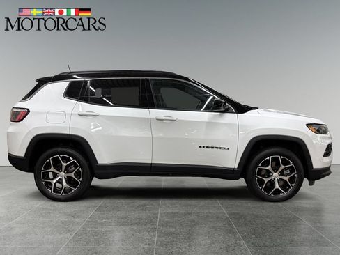 Used 2024 Jeep Compass Limited AWD/4WD image 2