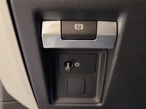 New 2026 Land Rover Defender 110 X-Dynamic SE image 20