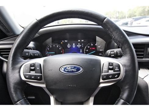 Used 2022 Ford Explorer XLT w/ Equipment Group 202A RWD image 15