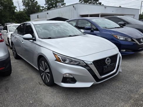 Used 2020 Nissan Altima 2.5 SL FWD image 1