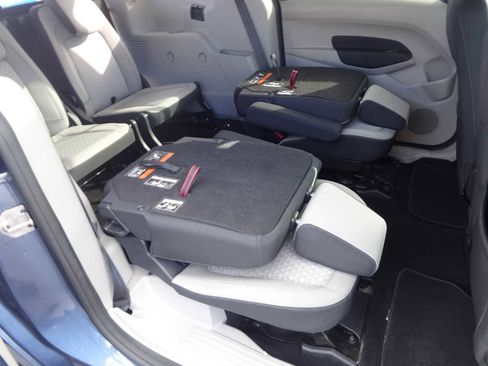 Used 2022 Ford Transit Connect XLT image 10