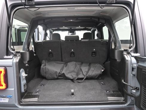 Used 2025 Jeep Wrangler Unlimited Rubicon 4xe w/ Convenience Group AWD/4WD image 27