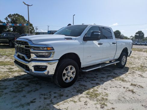Used 2026 RAM 2500 Big Horn AWD/4WD image 8