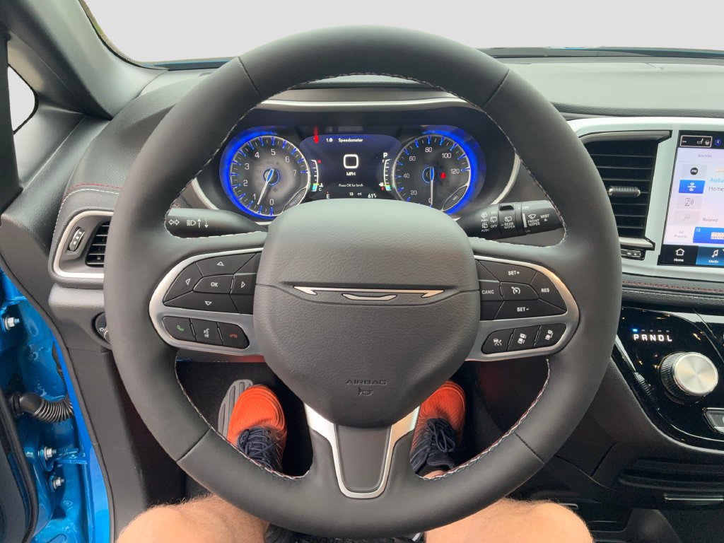 New 2027 Chrysler Pacifica Select AWD/4WD image 12