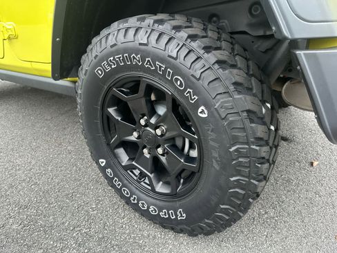 Used 2023 Jeep Wrangler Unlimited w/ Cold Weather Group image 18