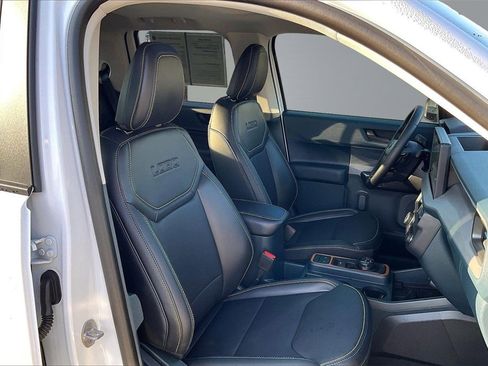 Used 2025 Ford Maverick Lobo image 7