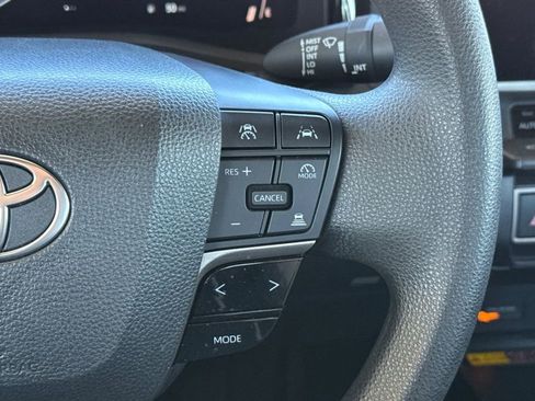 Used 2025 Toyota Camry LE image 34