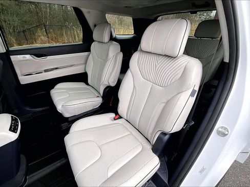 Used 2024 Hyundai Palisade Calligraphy image 21