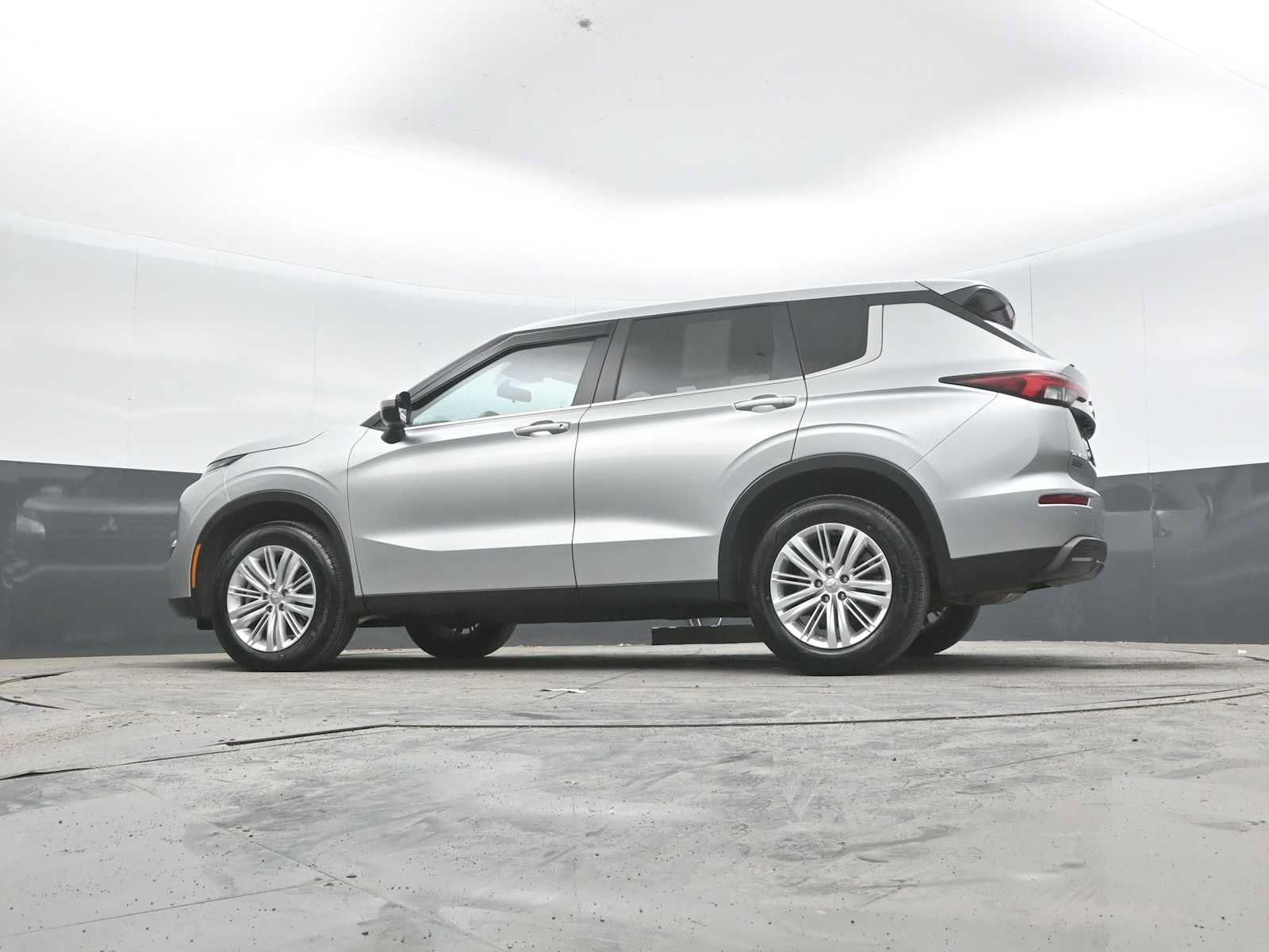 Used 2024 Mitsubishi Outlander ES AWD/4WD image 39