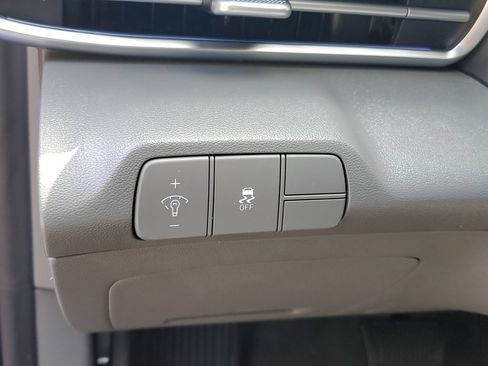 Used 2025 Hyundai Elantra SEL FWD image 23