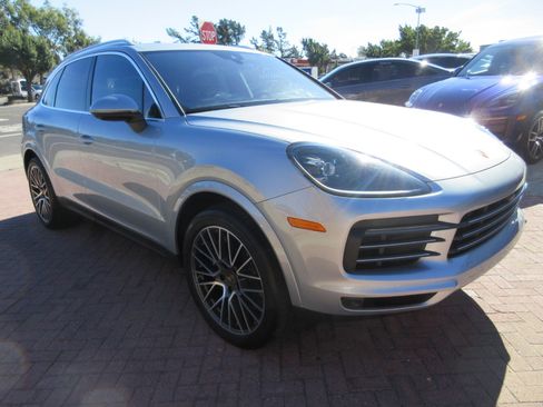 Used 2023 Porsche Cayenne image 75