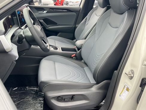 New 2026 Volkswagen Tiguan SE R-Line image 30