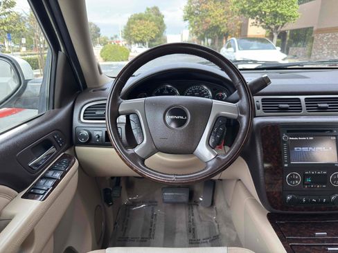 Used 2014 GMC Yukon Denali image 19