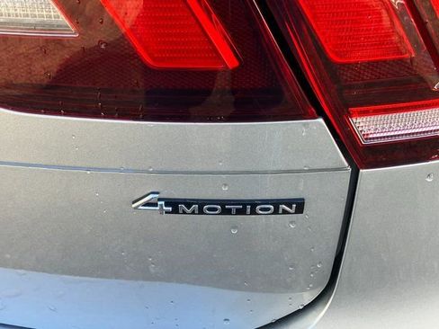 Used 2022 Volkswagen Tiguan SE image 2