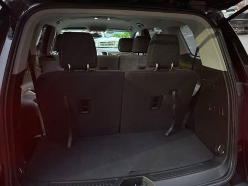 Used 2020 GMC Acadia SLE image 13