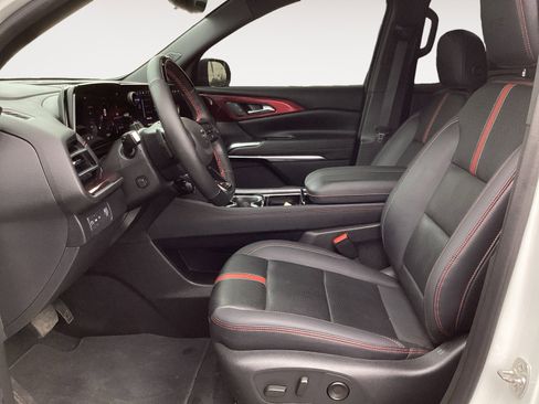 Used 2024 Chevrolet Traverse RS image 29