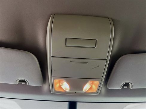 Used 2019 Dodge Grand Caravan SE w/ UConnect Hands-Free Group image 19