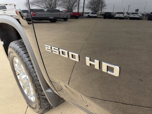 Used 2024 Chevrolet Silverado 2500 LTZ w/ LTZ Convenience Package image 9