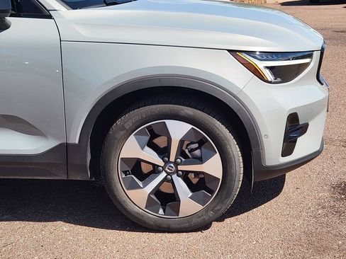 Used 2025 Volvo XC40 B5 Plus AWD/4WD image 29