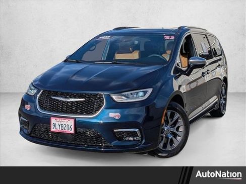 Used 2023 Chrysler Pacifica Pinnacle image 1