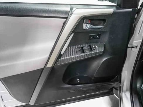 Used 2015 Toyota RAV4 Limited image 22