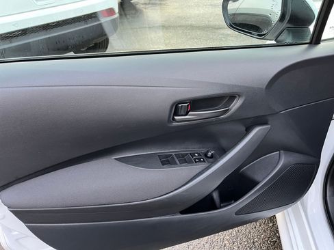 Used 2025 Toyota Corolla LE image 20