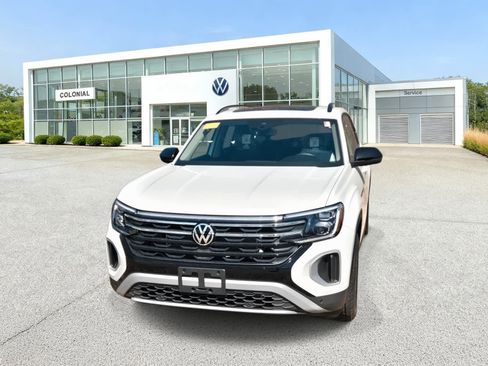 New 2026 Volkswagen Atlas Peak Edition AWD/4WD image 2