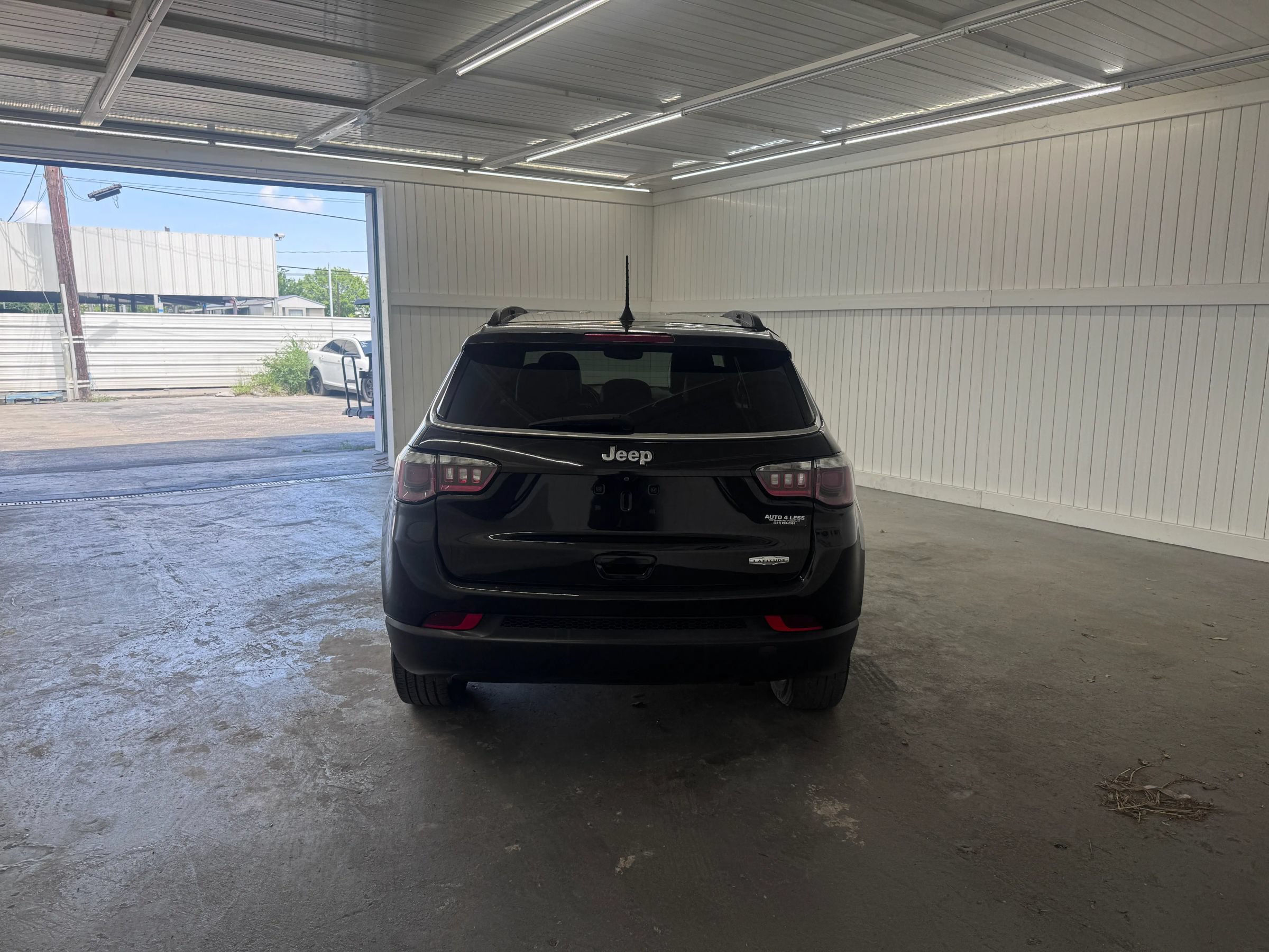 Used 2019 Jeep Compass Latitude FWD image 6