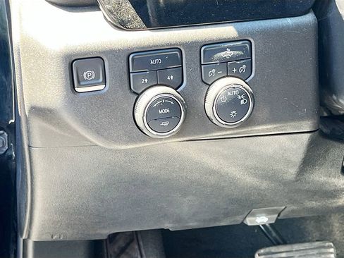 Used 2022 Chevrolet Silverado 1500 LT AWD/4WD image 10