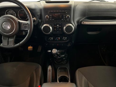 Used 2016 Jeep Wrangler Unlimited Rubicon w/ Max Tow Package AWD/4WD image 13