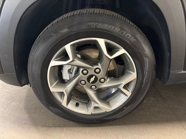 Used 2025 Chevrolet Trax LT FWD image 7