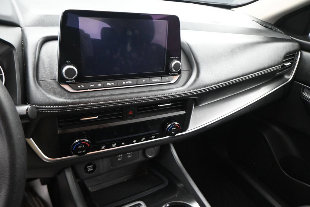 Used 2024 Nissan Rogue SV FWD image 5