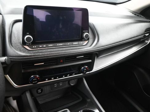 Used 2024 Nissan Rogue SV FWD image 5