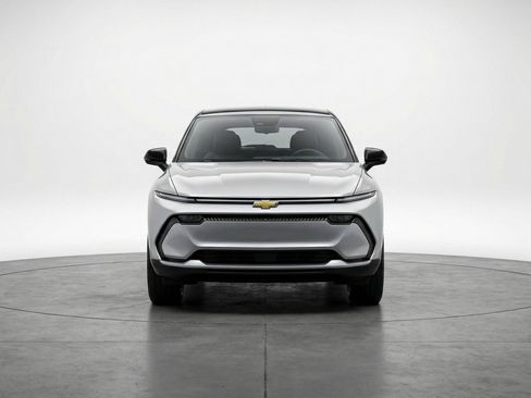 Used 2025 Chevrolet Equinox LT image 2