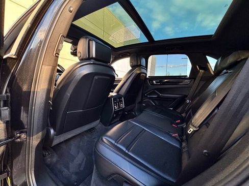 Used 2019 Porsche Cayenne S AWD/4WD image 23