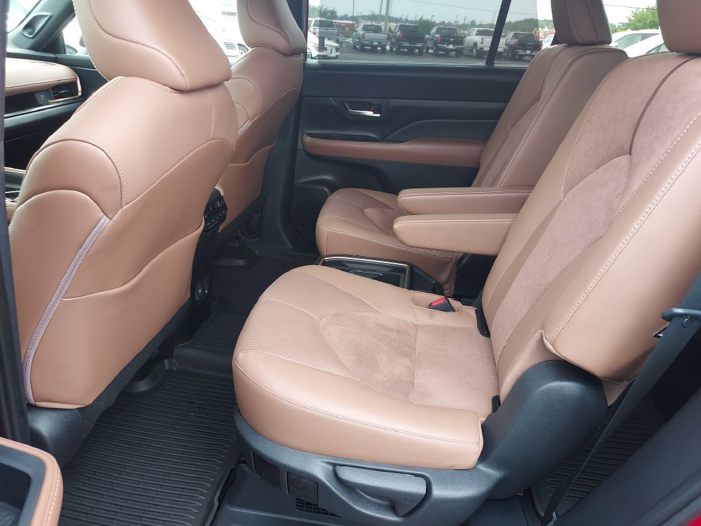 Used 2025 Toyota Grand Highlander AWD Hybrid image 14