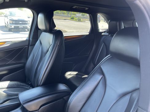 Used 2019 Lincoln MKC Select w/ Select Plus Package AWD/4WD image 17